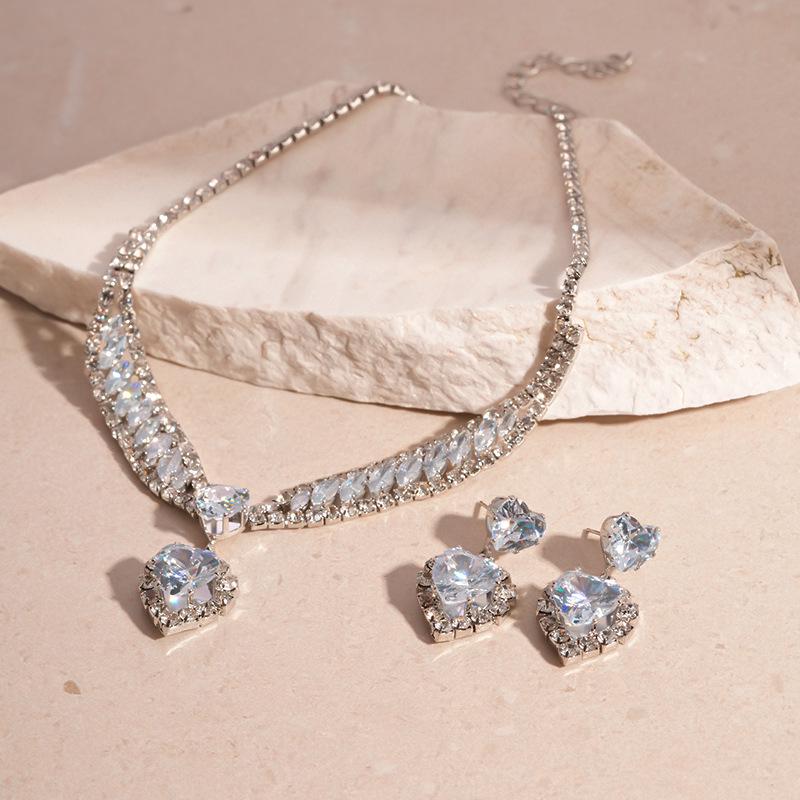 Heart-Shaped Zircon Necklace & Earring Set: Luxurious, Shiny Jewelry for Elegant Style
Heart-Shaped Zircon Necklace & Earring Set: Luxurious, Shiny Jewelry for Elegant Style