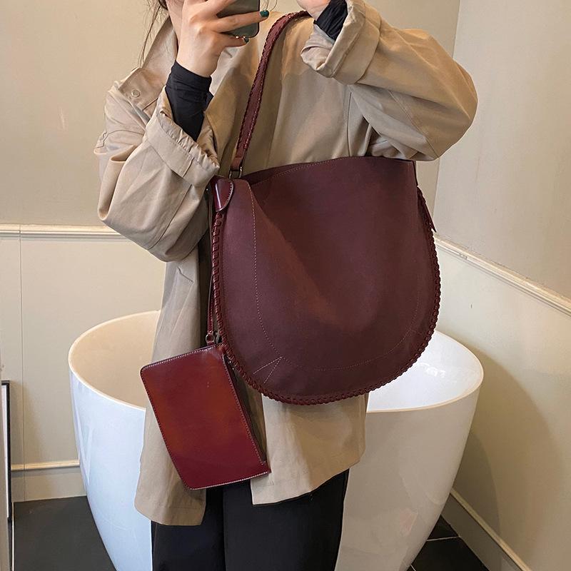 Vintage Faux suede women totes Woven strap Shoulder Bag for lady handbag and purse big Matte leather Female Armpit bag bolsa
Vintage Faux suede women totes Woven strap Shoulder Bag for lady handbag and purse big Matte leather Female Armpit bag bolsa