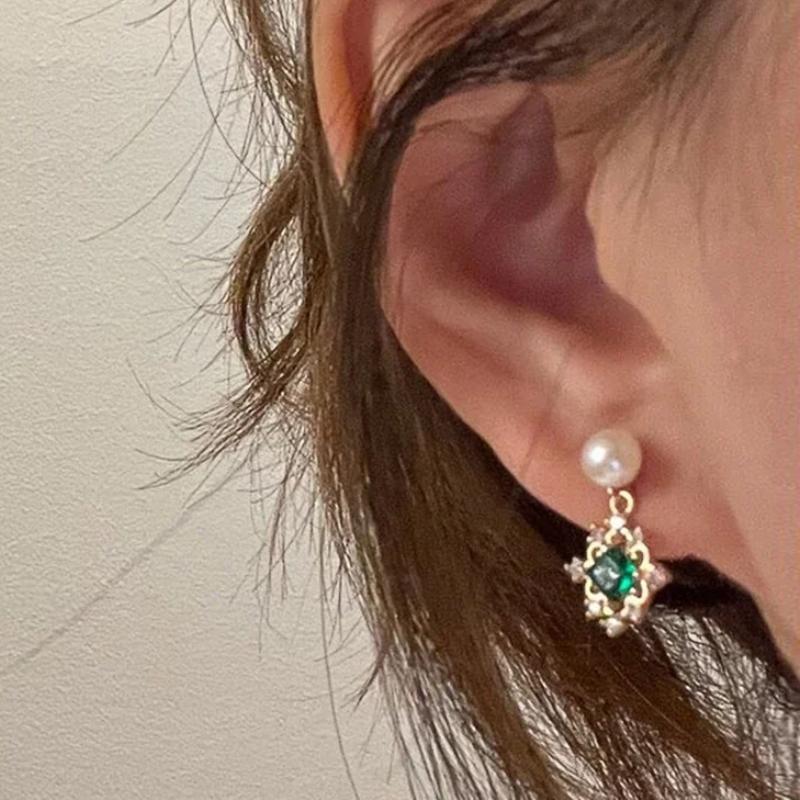 CAOSHI Aesthetic Female Drop Earrings with Simulated Pearl Bright Green Zirconia Pendant Zircon for Engagement Chic Accessories
CAOSHI Aesthetic Female Drop Earrings with Simulated Pearl Bright Green Zirconia Pendant Zircon for Engagement Chic Accessories
