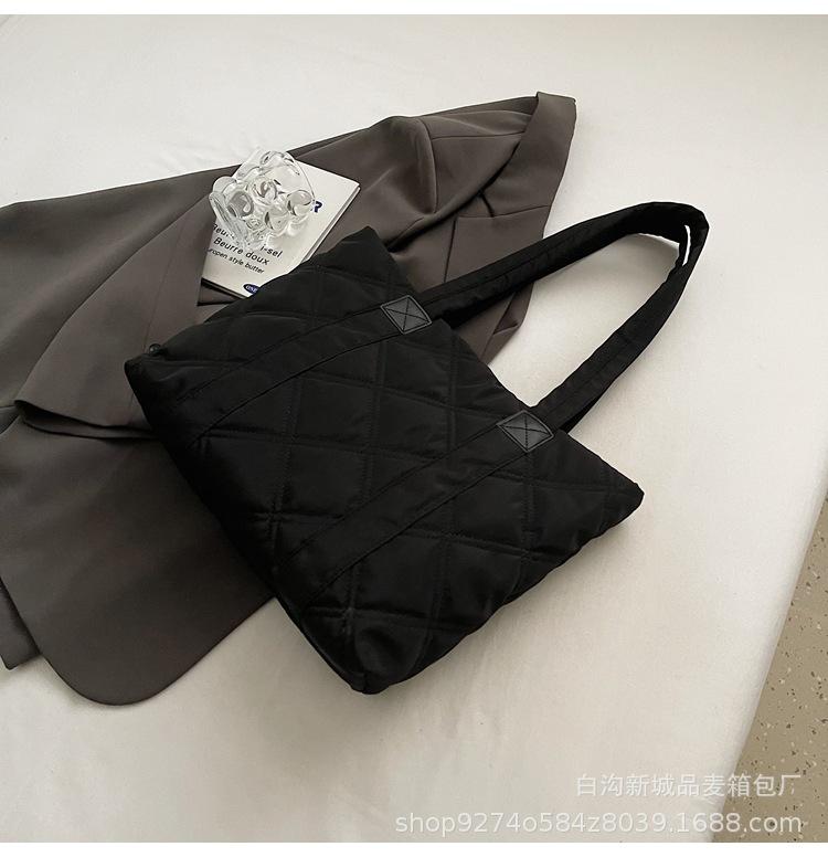 ins new diamond embroidered thread tote bag women s versatile commuter shoulder bag fashionable large-capacity nylon handbag
ins new diamond embroidered thread tote bag women s versatile commuter shoulder bag fashionable large-capacity nylon handbag