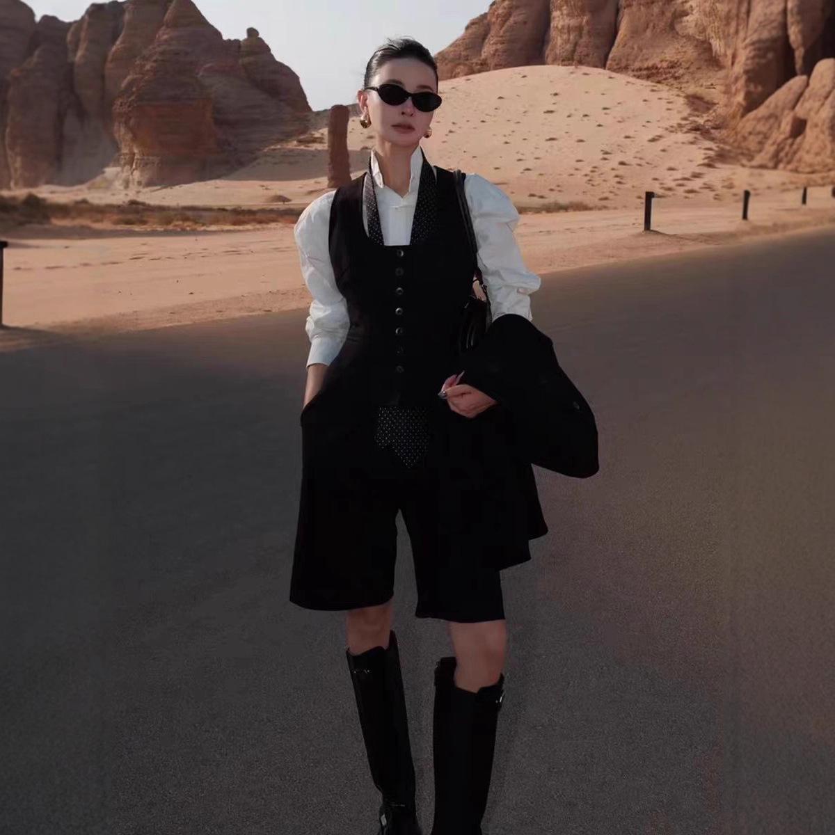 Осенний корейский элегантный черный жилетный костюм Medium
Осенний корейский элегантный черный жилетный костюм Medium