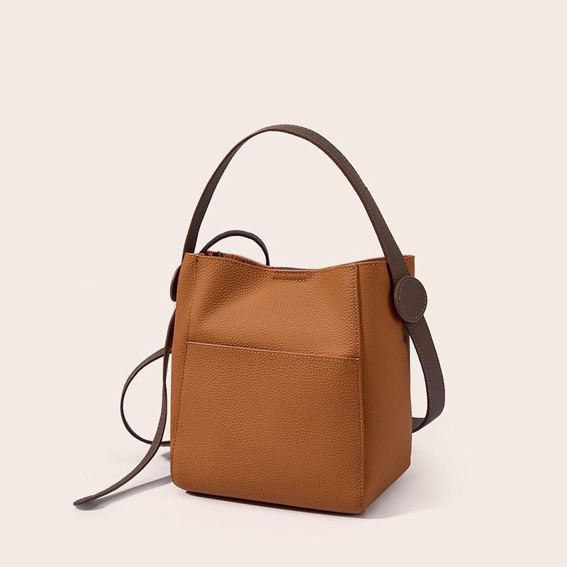 Premium Messenger Bag Large Capacity Shoulder Bag New Commuter Women s Bag Portable Bucket Bag Leather Bag чорний
Premium Messenger Bag Large Capacity Shoulder Bag New Commuter Women s Bag Portable Bucket Bag Leather Bag чорний