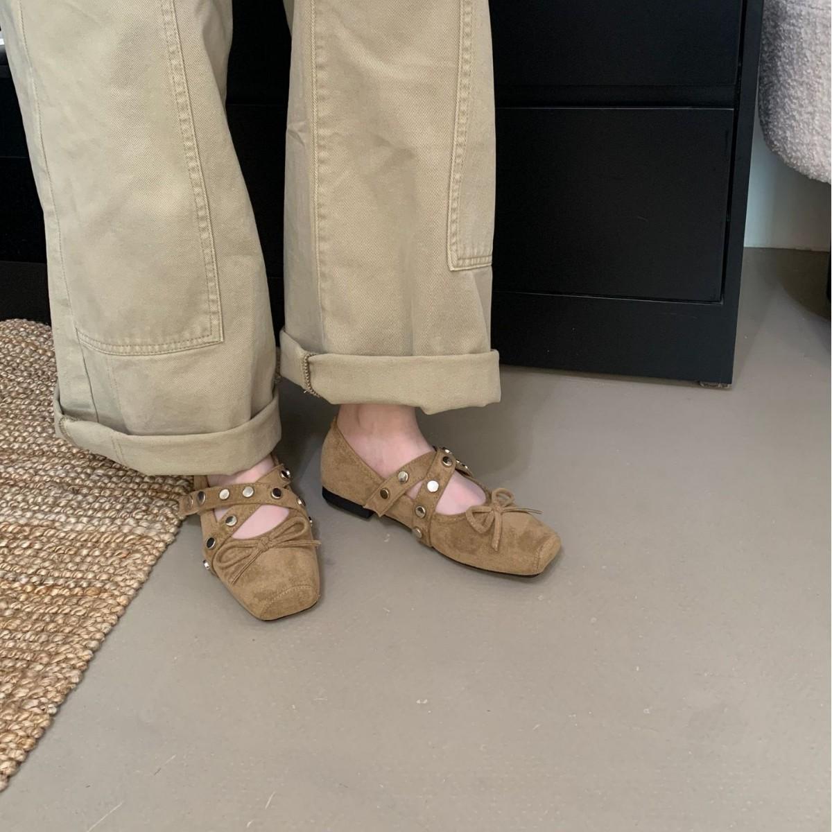 2025 new round head one-word with engraved soft sole foot cover versatile OL commuting Doudou pregnant women flat women s single shoes 39 хаки
2025 new round head one-word with engraved soft sole foot cover versatile OL commuting Doudou pregnant women flat women s single shoes 39 хаки