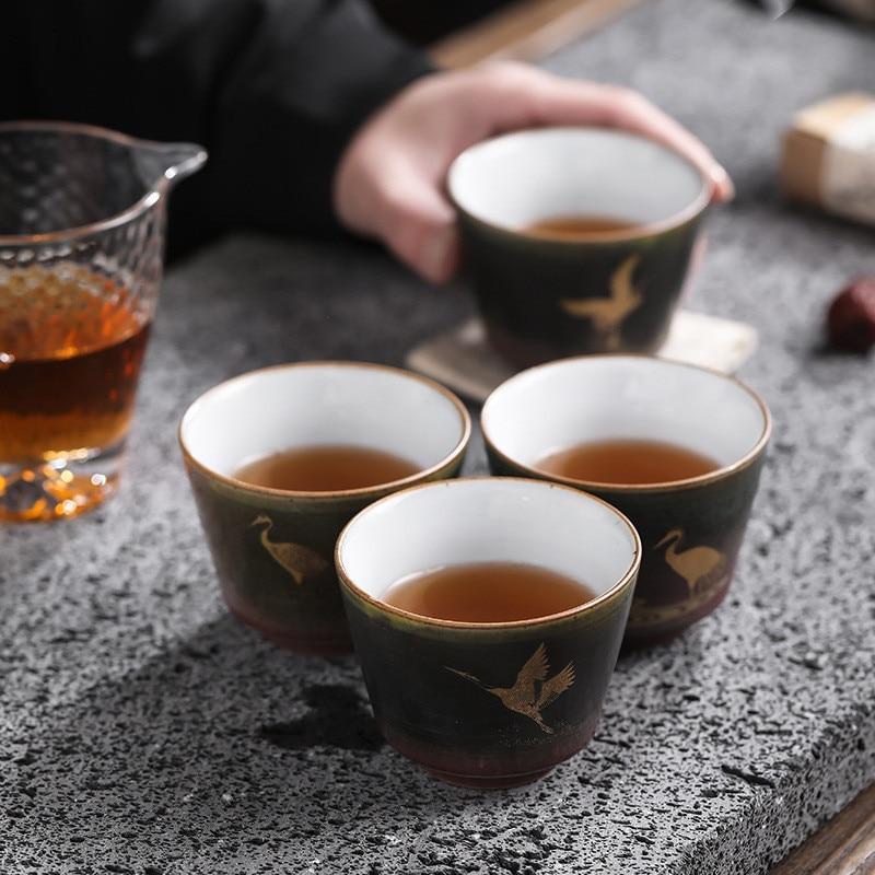 Ручная работа в печи для грубой керамики, смена мастер-чайной чашки, керамическая ручная роспись, кран, чайные чашки, чайный сервиз, посуда для напитков
Ручная работа в печи для грубой керамики, смена мастер-чайной чашки, керамическая ручная роспись, кран, чайные чашки, чайный сервиз, посуда для напитков