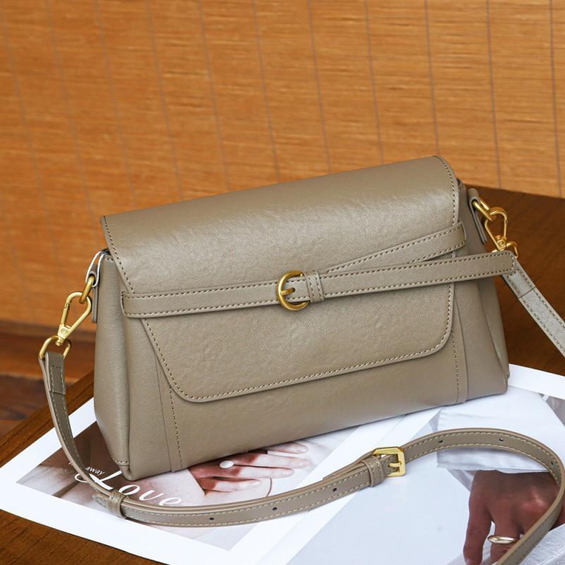 Real Leather Fashionable Small Square Bag Versatile Retro Top Layer Vegetable Tanned Cowhide Shoulder Crossbody Commuting Trendy Women s 26x9x16CM сірий
Real Leather Fashionable Small Square Bag Versatile Retro Top Layer Vegetable Tanned Cowhide Shoulder Crossbody Commuting Trendy Women s 26x9x16CM сірий