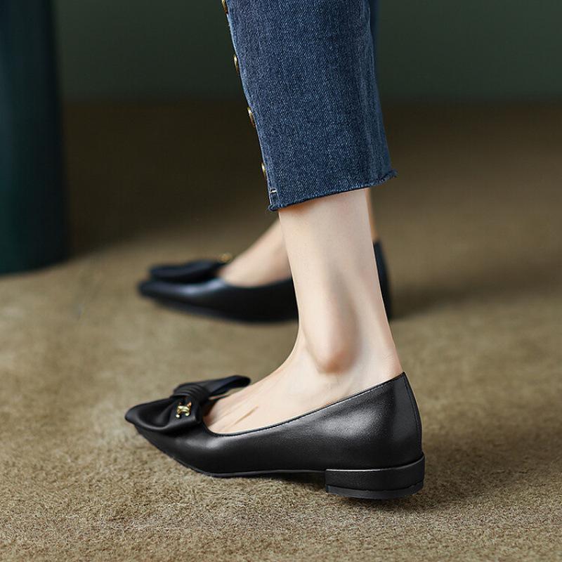 New women s casual single shoes light mouth solid color one-pedal comfortable large size shoes non-slip soft four seasons wear lazy shoes 43 чёрный
New women s casual single shoes light mouth solid color one-pedal comfortable large size shoes non-slip soft four seasons wear lazy shoes 43 чёрный