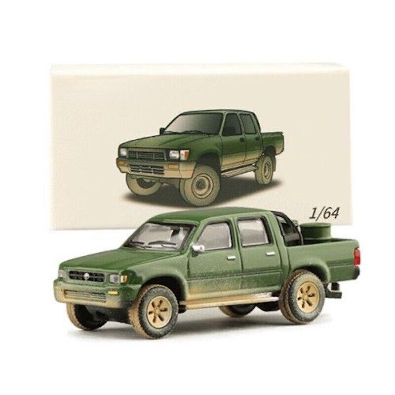 1:64 Зеленый пикап Dirty Hilux 1993 года, модель литого под давлением металлического автомобиля BN
1:64 Зеленый пикап Dirty Hilux 1993 года, модель литого под давлением металлического автомобиля BN