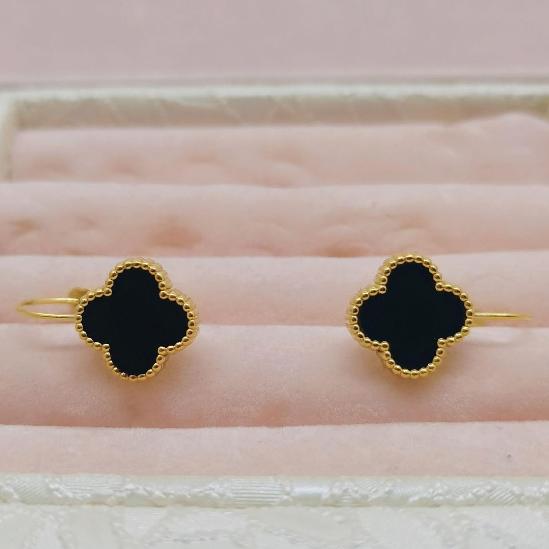 Серьги из нержавеющей стали с четырьмя листами клевера. Роскошные серьги высокого класса с модным трендом женских сережек. чёрный
Серьги из нержавеющей стали с четырьмя листами клевера. Роскошные серьги высокого класса с модным трендом женских сережек. чёрный