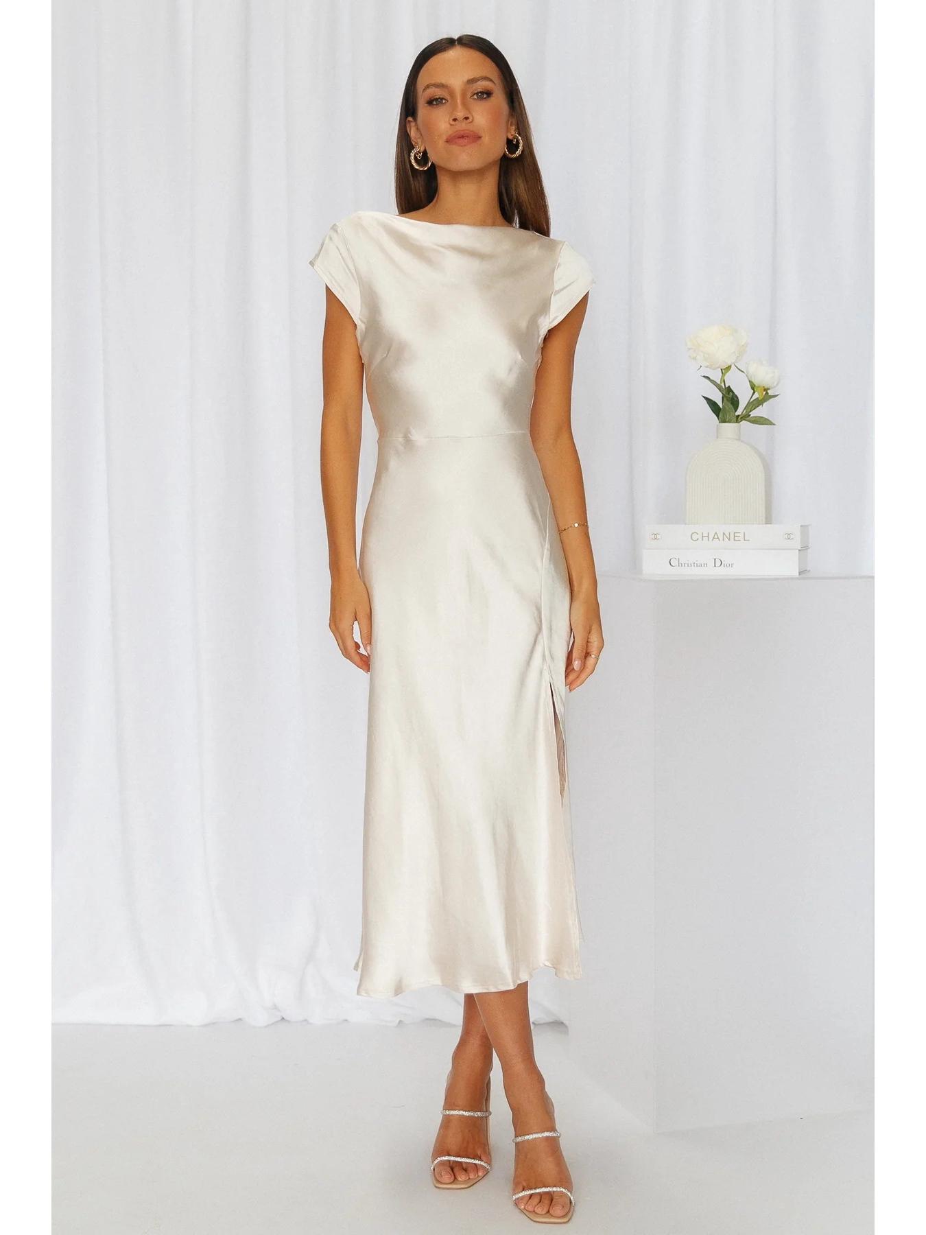 Женское атласное платье с вырезом-водопадом, перекрутом на спине и короткими рукавами Large
Женское атласное платье с вырезом-водопадом, перекрутом на спине и короткими рукавами Large