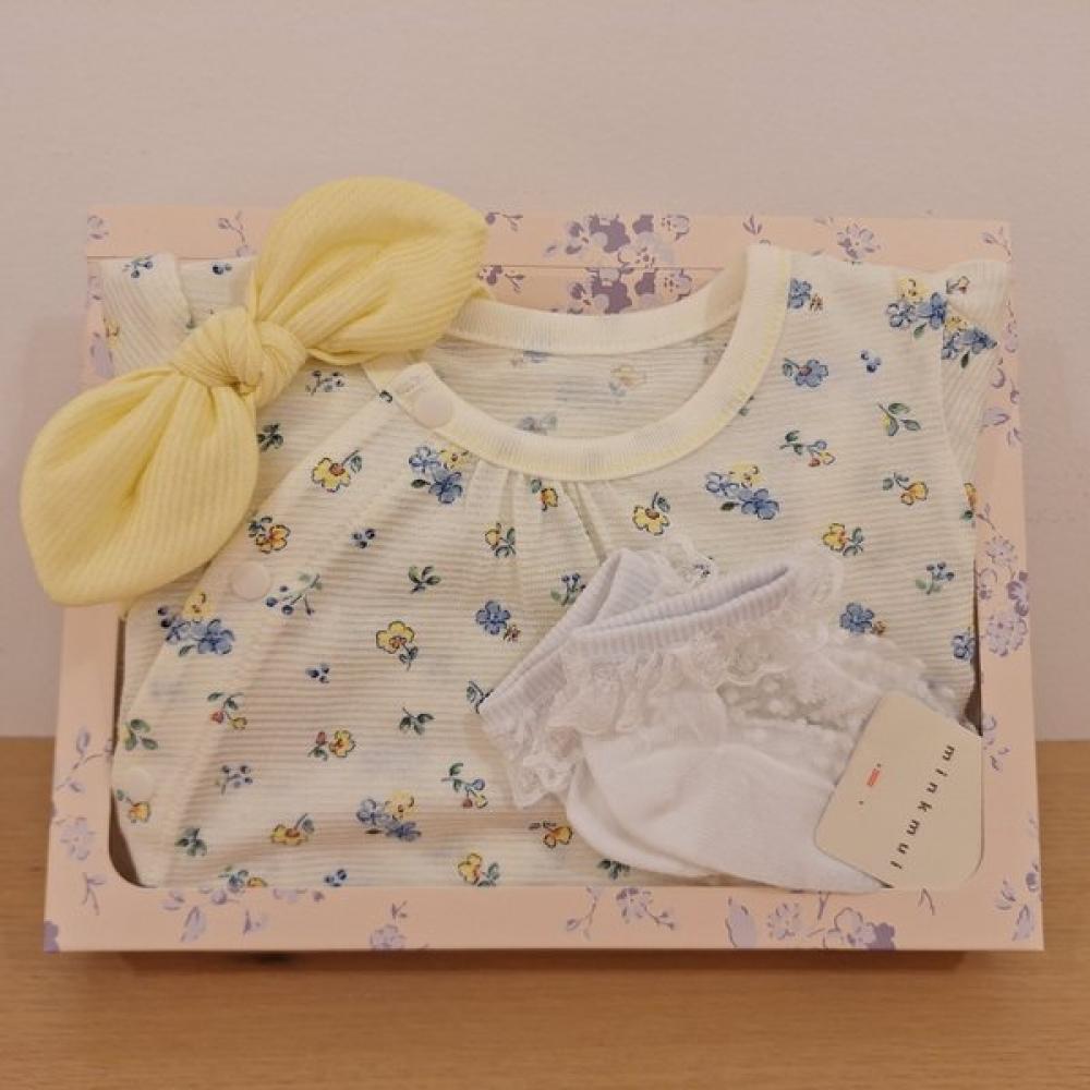 Mink Mui Blooming Rayon Bodysuit Twinkle Sheer Ankle Socks Set 36370 040 24 36114 815 02 YE/18 months (85)
Mink Mui Blooming Rayon Bodysuit Twinkle Sheer Ankle Socks Set 36370 040 24 36114 815 02 YE/18 months (85)