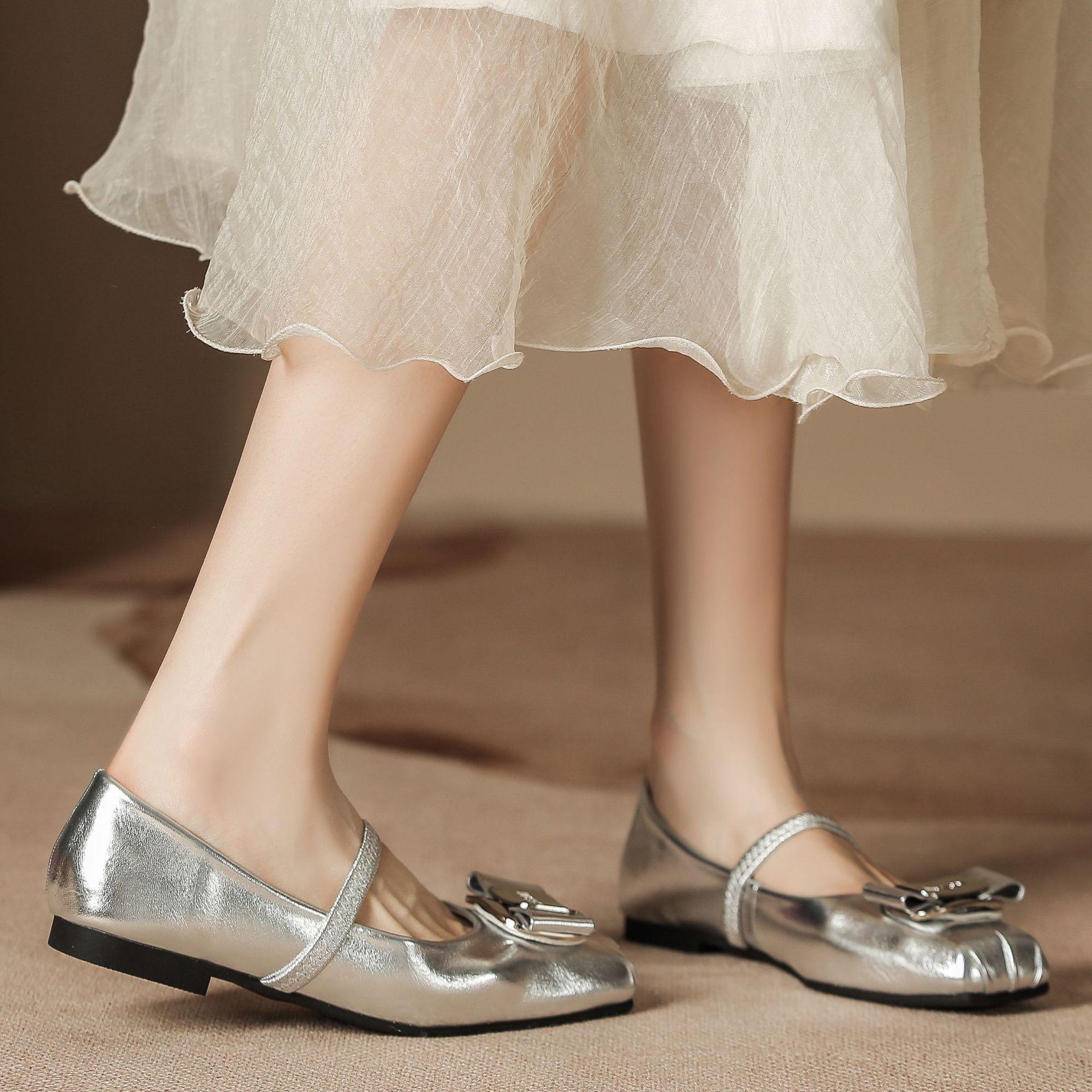 H83-5 flat shoes with one foot and soft sole, comfortable silver women s shoes with metal buckle, Doudou shoes for women 39 срібний
H83-5 flat shoes with one foot and soft sole, comfortable silver women s shoes with metal buckle, Doudou shoes for women 39 срібний