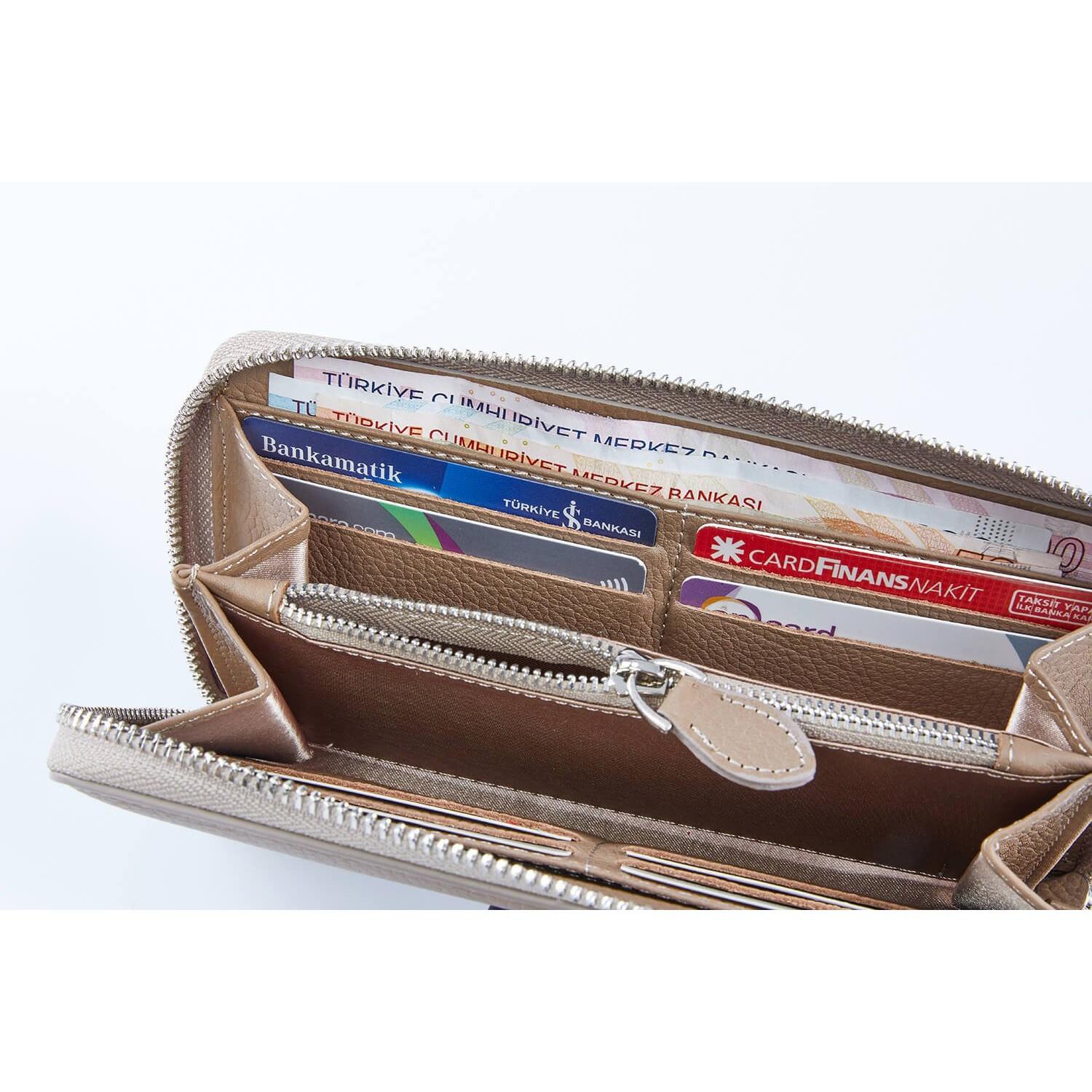 Женский кошелек Nina из натуральной кожи норки
Женский кошелек Nina из натуральной кожи норки