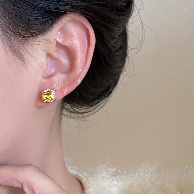 2024 Серьги-пусеты квадратной формы с желтыми бриллиантами из серебра 925 пробы - Новая легкая роскошь, женские украшения высокого класса
2024 Серьги-пусеты квадратной формы с желтыми бриллиантами из серебра 925 пробы - Новая легкая роскошь, женские украшения высокого класса