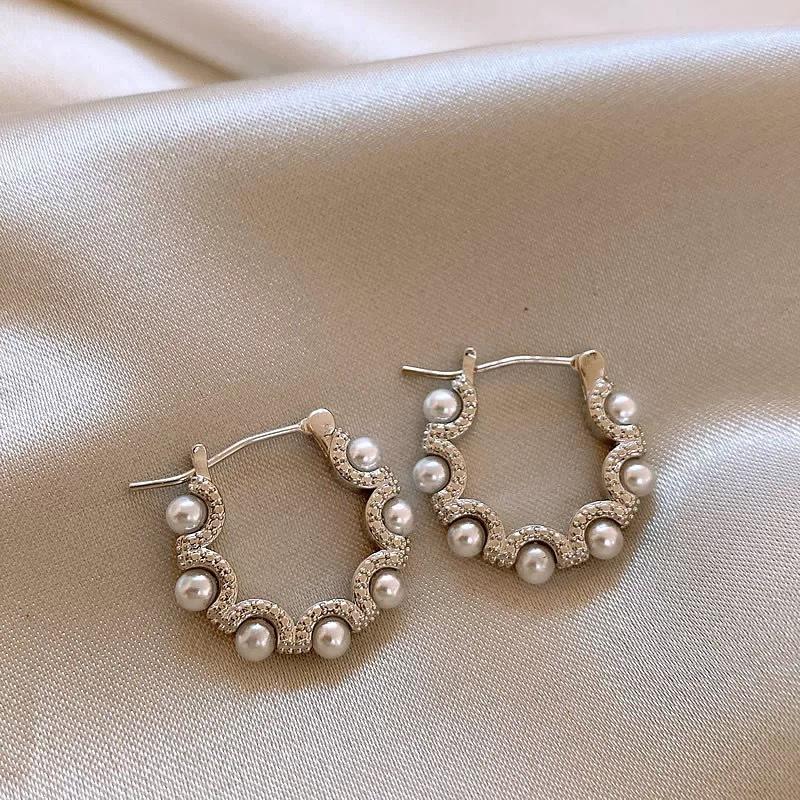Circle pearl earrings light luxury high sense versatile temperament earrings
Circle pearl earrings light luxury high sense versatile temperament earrings