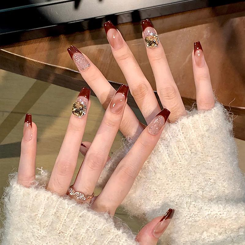 Роскошный бордовый глиттерный омбре френч набор накладных ногтей для осени/зимы Glue Style
Роскошный бордовый глиттерный омбре френч набор накладных ногтей для осени/зимы Glue Style