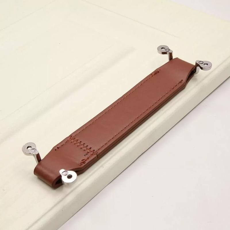New Soft Leather Handle with Screw Durable PU Classic Stool Pull Handle Portable Sofa Cabinet Pulls коричневий
New Soft Leather Handle with Screw Durable PU Classic Stool Pull Handle Portable Sofa Cabinet Pulls коричневий