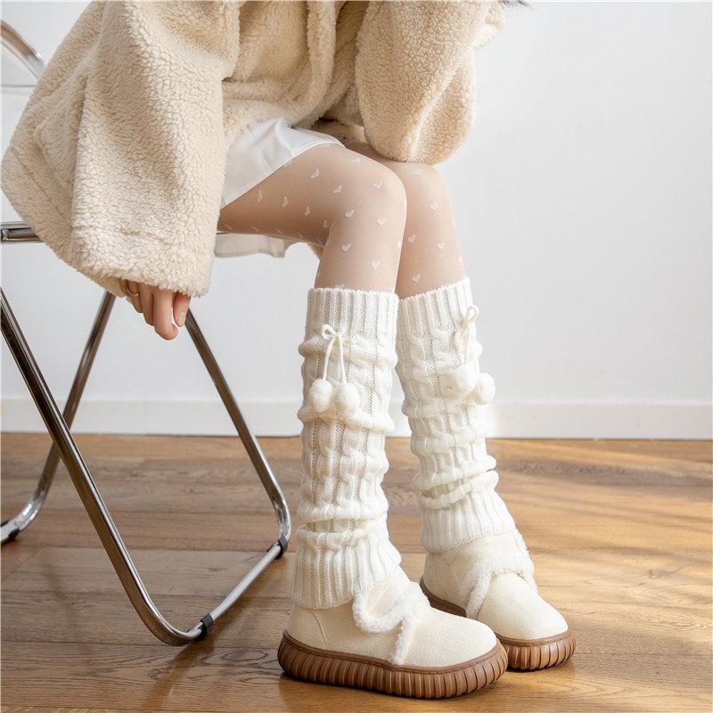 Japanese-style Lolita knitted stacked socks for women, autumn and winter warm white mid-tube anti-cold leg warmers with thick pom-pom socks Average Size
Japanese-style Lolita knitted stacked socks for women, autumn and winter warm white mid-tube anti-cold leg warmers with thick pom-pom socks Average Size