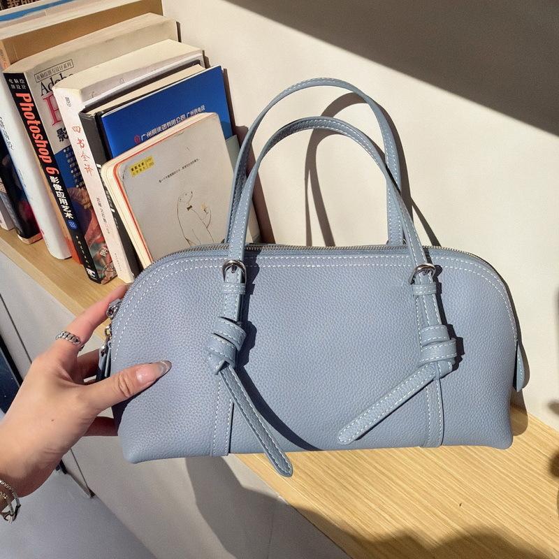 New leather women s bag first layer cowhide horizontal knotted shell bag portable shoulder bag commuter 31*16*12CM светло-синий
New leather women s bag first layer cowhide horizontal knotted shell bag portable shoulder bag commuter 31*16*12CM светло-синий