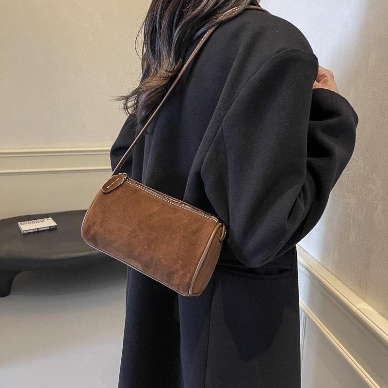 This year s popular niche cylindrical bag women s new retro simple bag shoulder messenger bag чёрный
This year s popular niche cylindrical bag women s new retro simple bag shoulder messenger bag чёрный