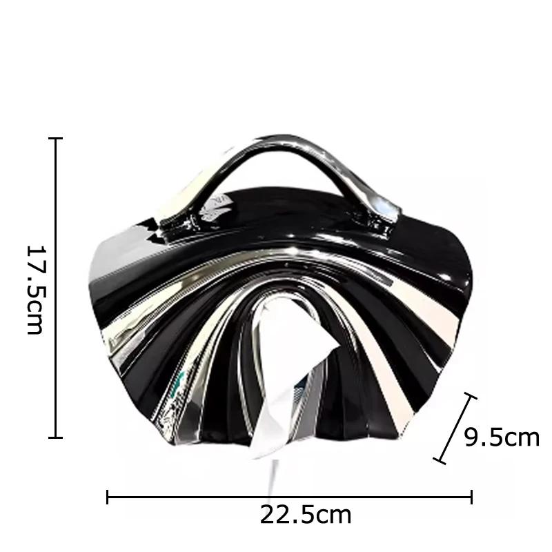 Creative Handbag Shape Tissue Box Coffee Table Desk Decoration Silver Bag Ceramic Tissue Box Bedside Table Paper Towel Case
Creative Handbag Shape Tissue Box Coffee Table Desk Decoration Silver Bag Ceramic Tissue Box Bedside Table Paper Towel Case
