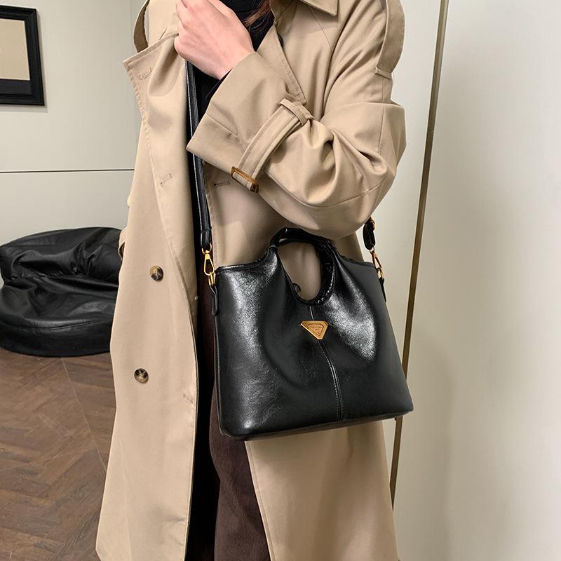 Сумка-ведро женская 2025 новая модная универсальная повседневная сумочка для поездок на работу, на плечо, сумка-мессенджер 32*10*23 чёрный