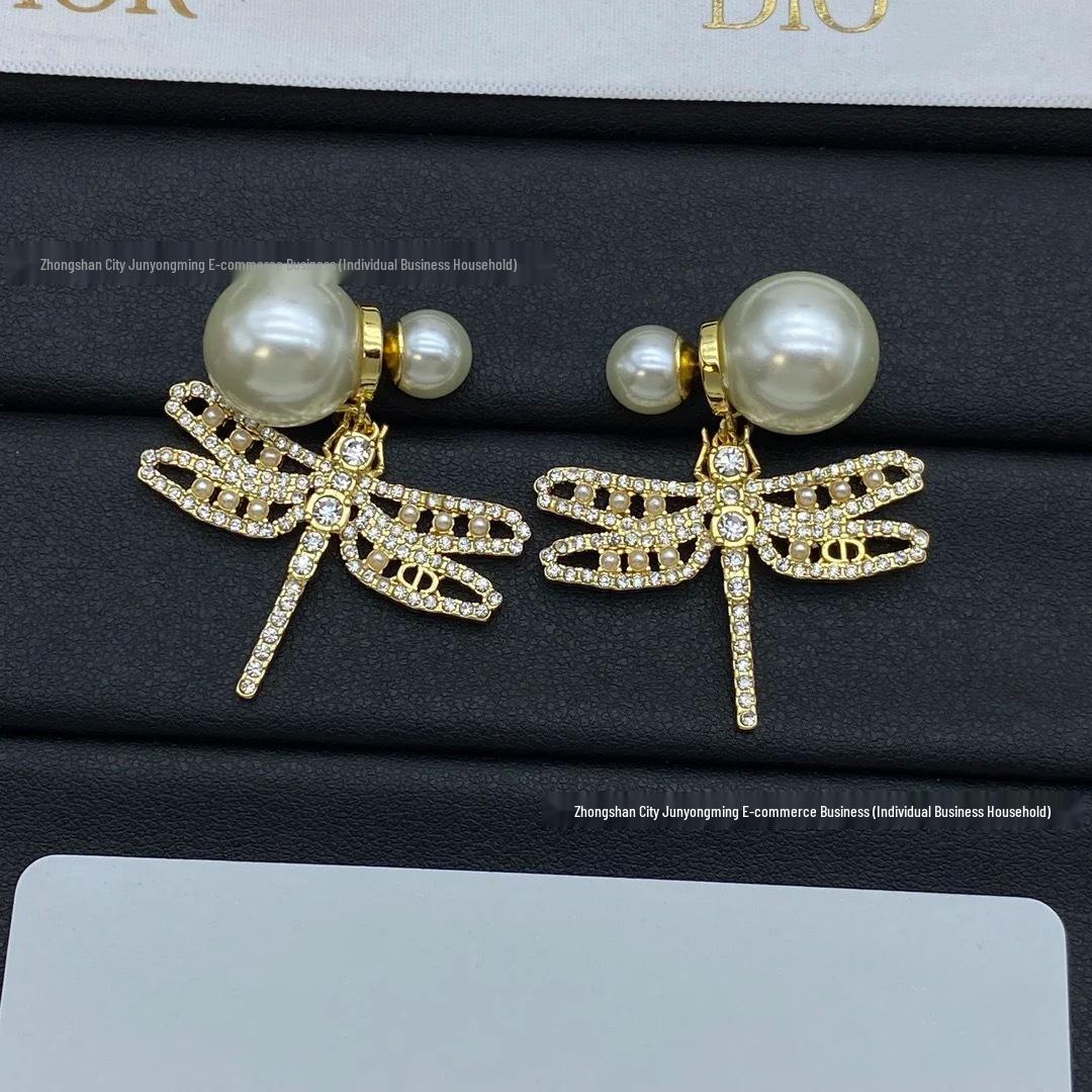 Elegant Dragonfly Insect Stud Earrings with Pearls & Diamonds for Women
Elegant Dragonfly Insect Stud Earrings with Pearls & Diamonds for Women