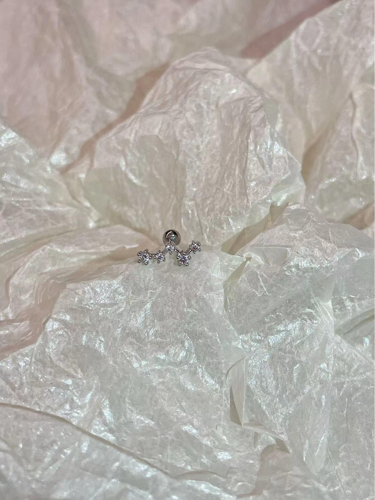 Изысканные бриллиантовые серьги: Нишевый дизайн, высококачественный, милый и стильный стиль, универсальные кохлеарные штифты для яркой девчачьей индивидуальности
Изысканные бриллиантовые серьги: Нишевый дизайн, высококачественный, милый и стильный стиль, универсальные кохлеарные штифты для яркой девчачьей индивидуальности