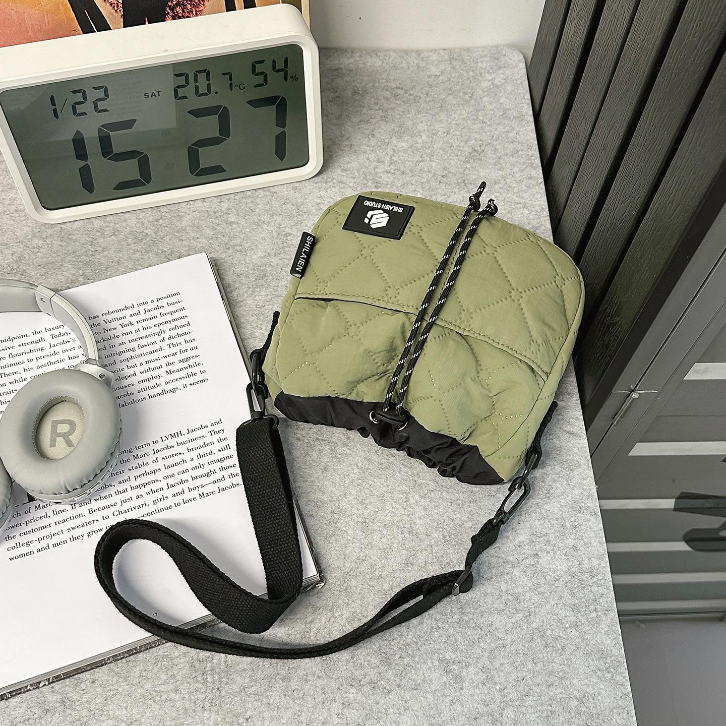 Crossbody Bag Function Contrasting Color Drawstring Bundle Bag Bucket Bag Fashion Versatile Camping Shoulder Bag Cotton Clothing Portable Backpack зелений
Crossbody Bag Function Contrasting Color Drawstring Bundle Bag Bucket Bag Fashion Versatile Camping Shoulder Bag Cotton Clothing Portable Backpack зелений