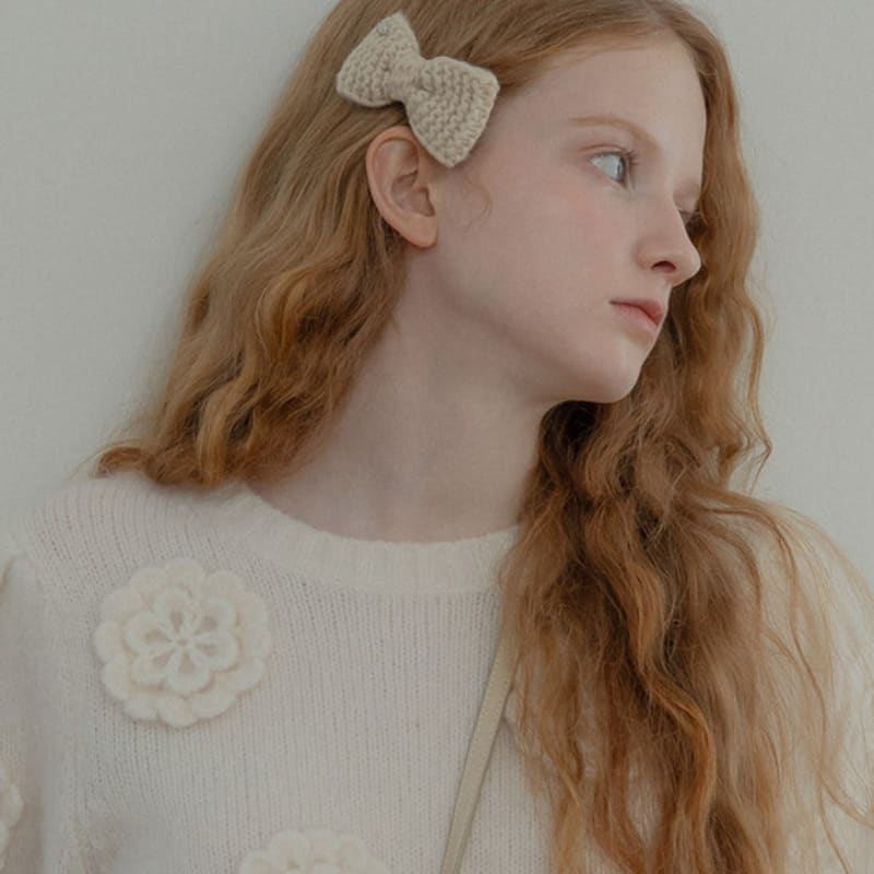 mellotory petite ribbon knit hairpin (cream) cream
mellotory petite ribbon knit hairpin (cream) cream