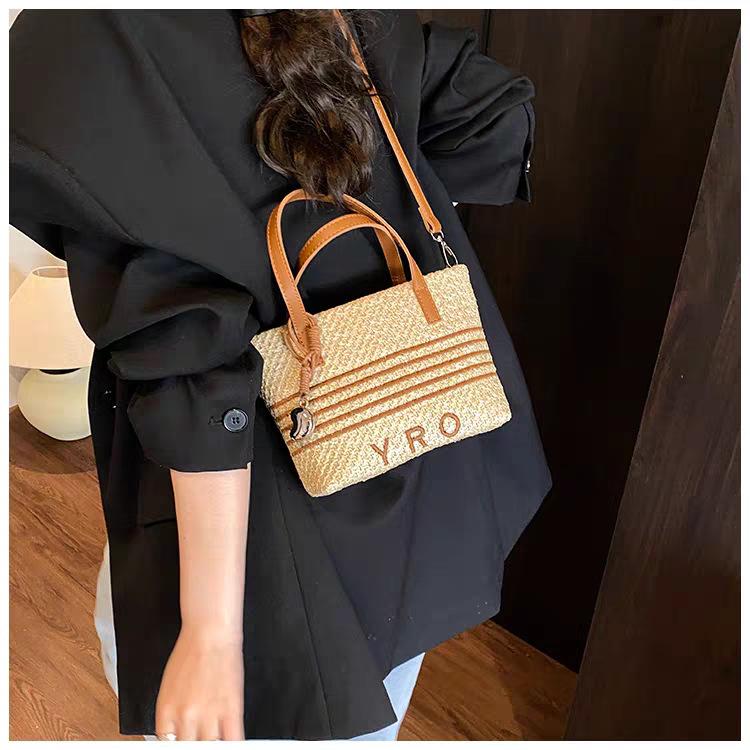 Simple Niche Seaside Vacation Fashionable Straw Beach Bag Women s Vegetable Basket Small Bucket 24x7x15 single package коричневий
Simple Niche Seaside Vacation Fashionable Straw Beach Bag Women s Vegetable Basket Small Bucket 24x7x15 single package коричневий