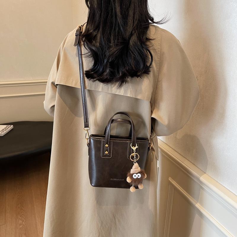 Популярная маленькая сумка женская 2025 новая модная универсальная на плечо через плечо текстурная популярная портативная сумка-ведро 19*9*16