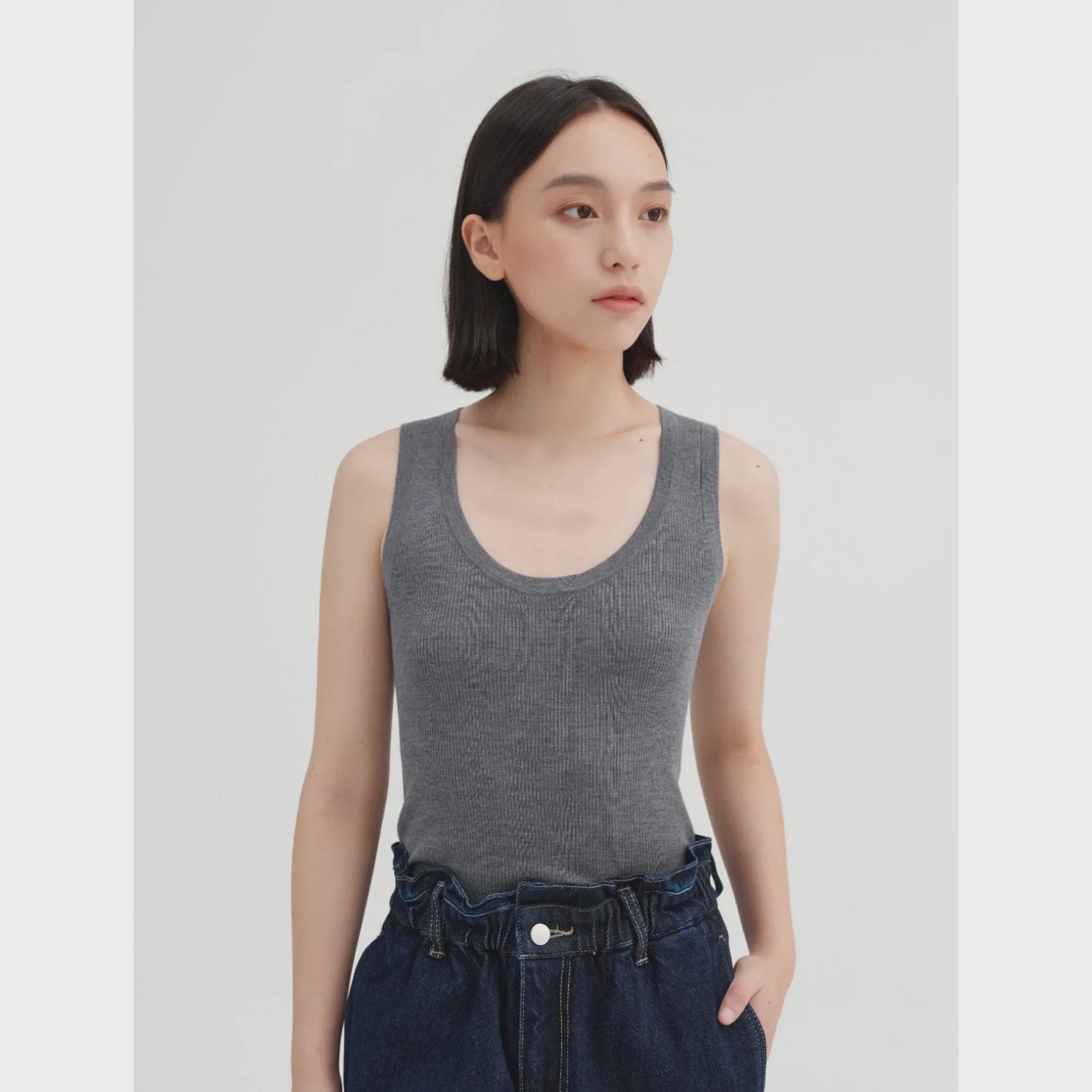 UpperClass Series Wool & Mulberry Silk U-Neck Luxurious Summer Knit Top Vest S чёрный
UpperClass Series Wool & Mulberry Silk U-Neck Luxurious Summer Knit Top Vest S чёрный