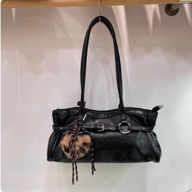 Red Wedding Women s Bag 2026 New Retro Underarm Fashi High-End Sensati Niche Design French Bread Shoulder Bag
Red Wedding Women s Bag 2026 New Retro Underarm Fashi High-End Sensati Niche Design French Bread Shoulder Bag
