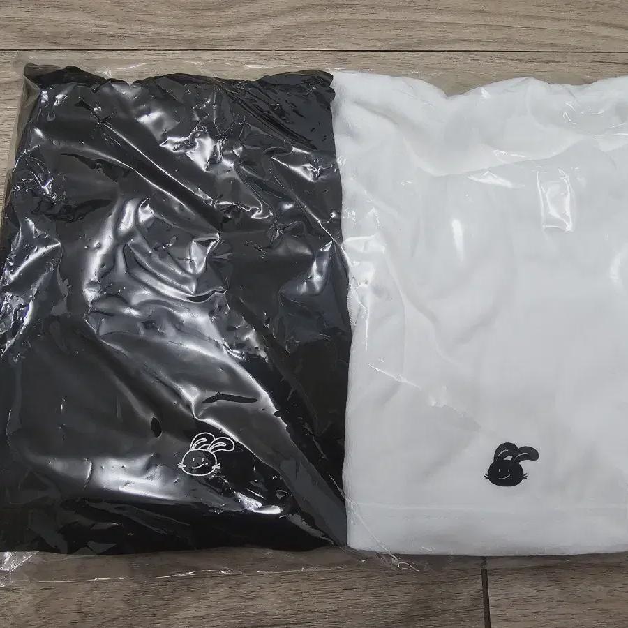 Ким Джэ-Джун Джэ-У Pop Up Store футболка набор нераспечатанный 
Ким Джэ-Джун Джэ-У Pop Up Store футболка набор нераспечатанный