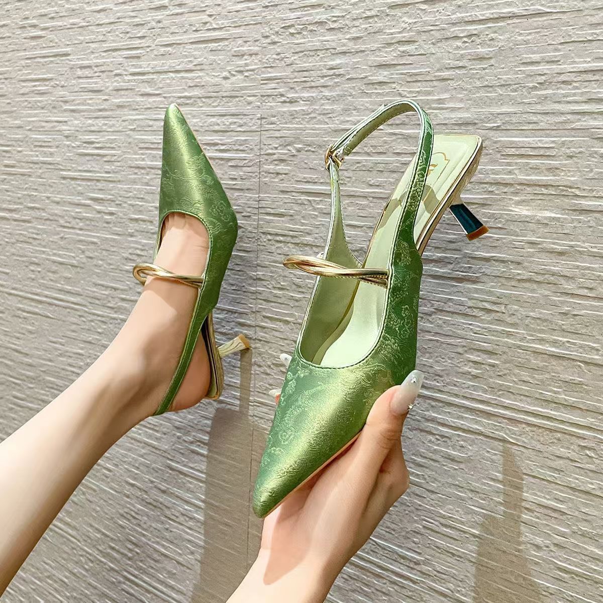2025 summer new stiletto sandals tide word with bag head pointed new Chinese style women with cheongsam high heels 35
2025 summer new stiletto sandals tide word with bag head pointed new Chinese style women with cheongsam high heels 35