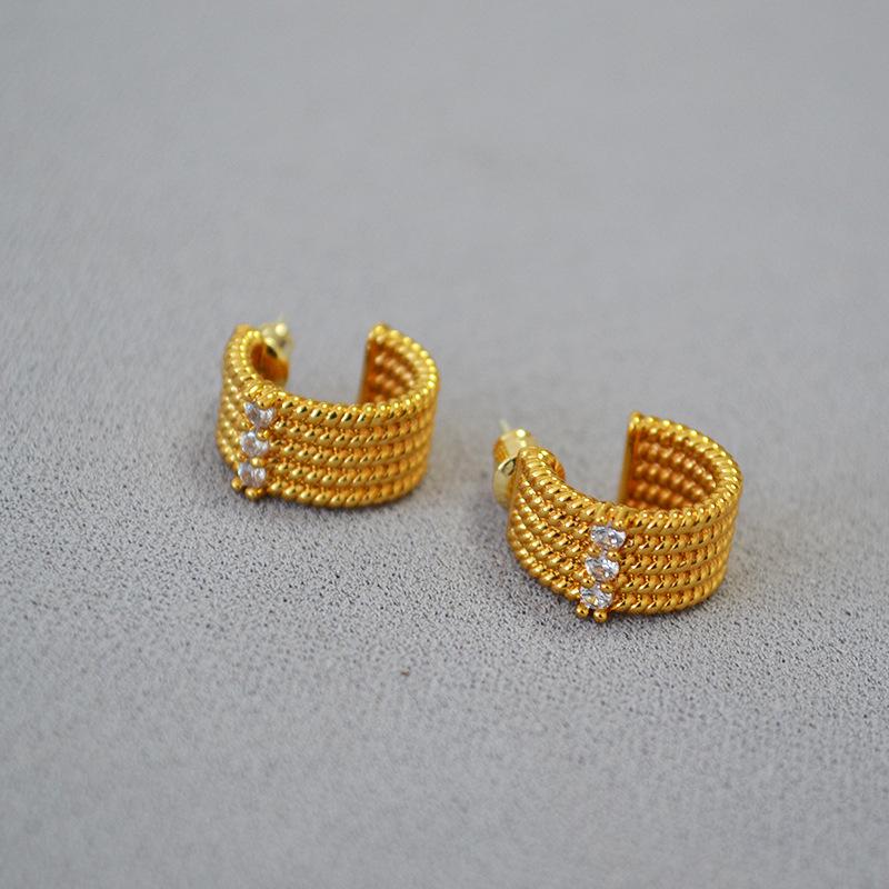 Niche Design Cable Knit Zirconia Diamond C-Shape Stud Earrings for Women - 925 Silver.
Niche Design Cable Knit Zirconia Diamond C-Shape Stud Earrings for Women - 925 Silver.