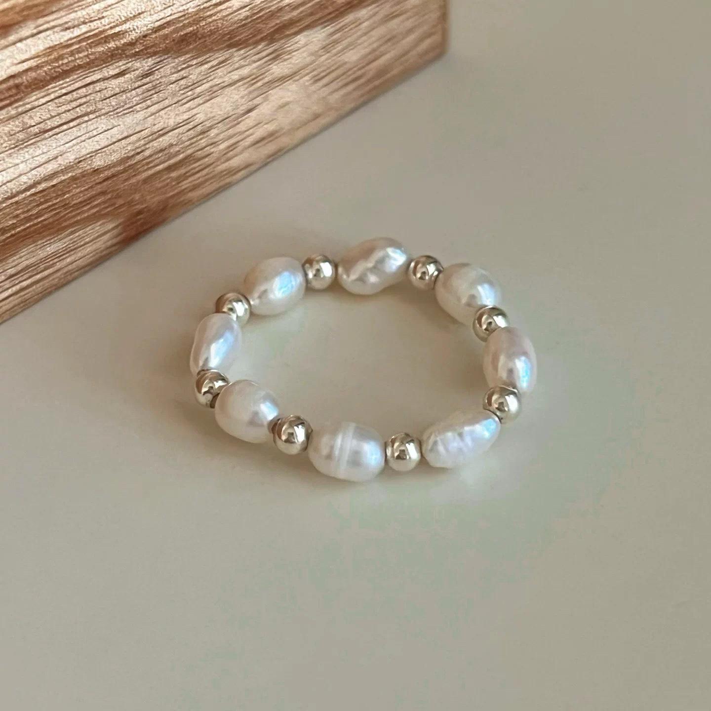Simple Geometric Open Crossover Ring for Women – Versatile, Fashionable, and Uniquely Designed. Adjustable Opening
Simple Geometric Open Crossover Ring for Women – Versatile, Fashionable, and Uniquely Designed. Adjustable Opening