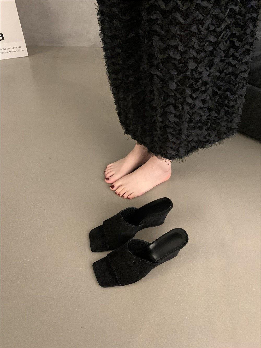 First Encounter Season Annual Slope Sandals Fashion Seaside Cool Slippers Summer Wear Open-Toed High Heels 39 чорний
First Encounter Season Annual Slope Sandals Fashion Seaside Cool Slippers Summer Wear Open-Toed High Heels 39 чорний