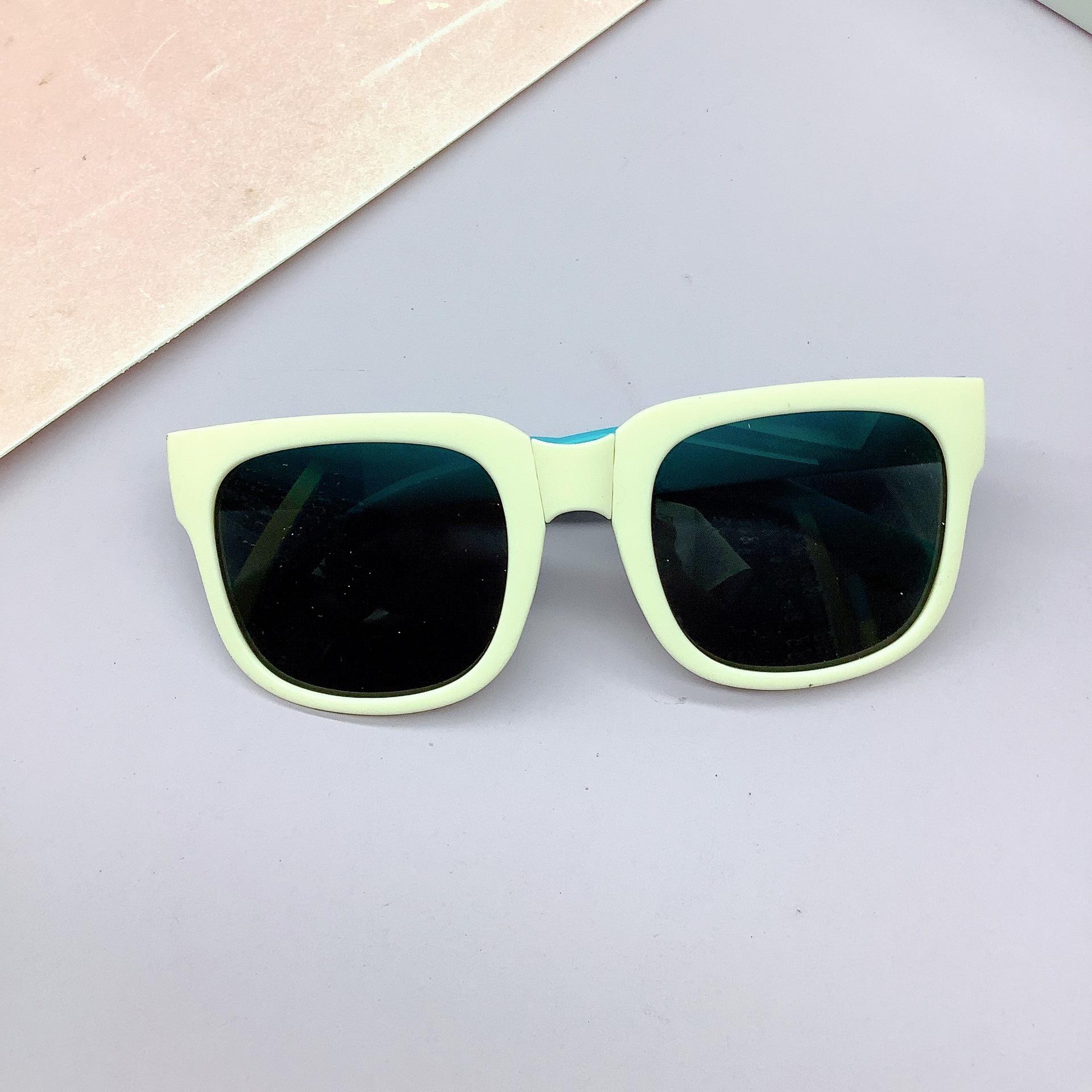 Children S Box Folding Frame Sunglasses Tripod Contrasting Color Children S Sunglasses Uv-Proof Baby Glasses
Children S Box Folding Frame Sunglasses Tripod Contrasting Color Children S Sunglasses Uv-Proof Baby Glasses