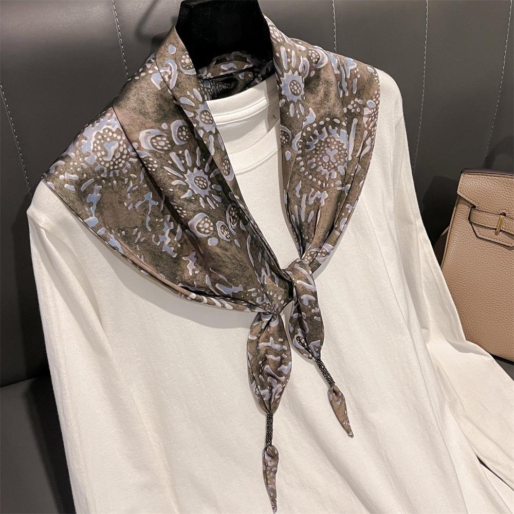 Imitation Silk Cashew Floral Silk Scarf Literary Style Versatile Accessory Waist Triangle Scarf Belt Jeans Waist Accessory
Imitation Silk Cashew Floral Silk Scarf Literary Style Versatile Accessory Waist Triangle Scarf Belt Jeans Waist Accessory