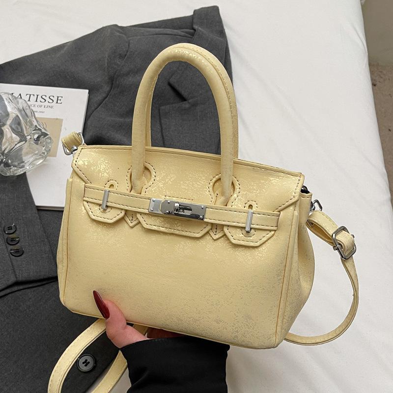 Трендовая новая мода легкая роскошь повседневная портативная платиновая сумка высокая текстура женская для поездок на работу универсальная плечевая сумка-мессенджер
Трендовая новая мода легкая роскошь повседневная портативная платиновая сумка высокая текстура женская для поездок на работу универсальная плечевая сумка-мессенджер