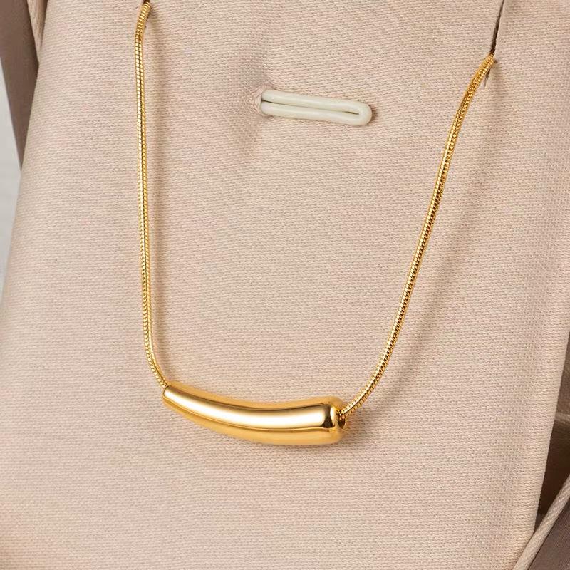 Gold Eggplant Minimalist Necklace - High-End Titanium Steel Clavicle Chain, Versatile Cold Style Design
Gold Eggplant Minimalist Necklace - High-End Titanium Steel Clavicle Chain, Versatile Cold Style Design