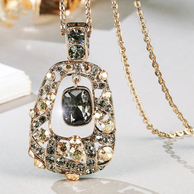 2025 Korean Style Crystal Sweater Chain: Long Sparkling Diamond Necklace for Autumn & Winter - Retro Pendant & Atmospheric Accessory
2025 Korean Style Crystal Sweater Chain: Long Sparkling Diamond Necklace for Autumn & Winter - Retro Pendant & Atmospheric Accessory