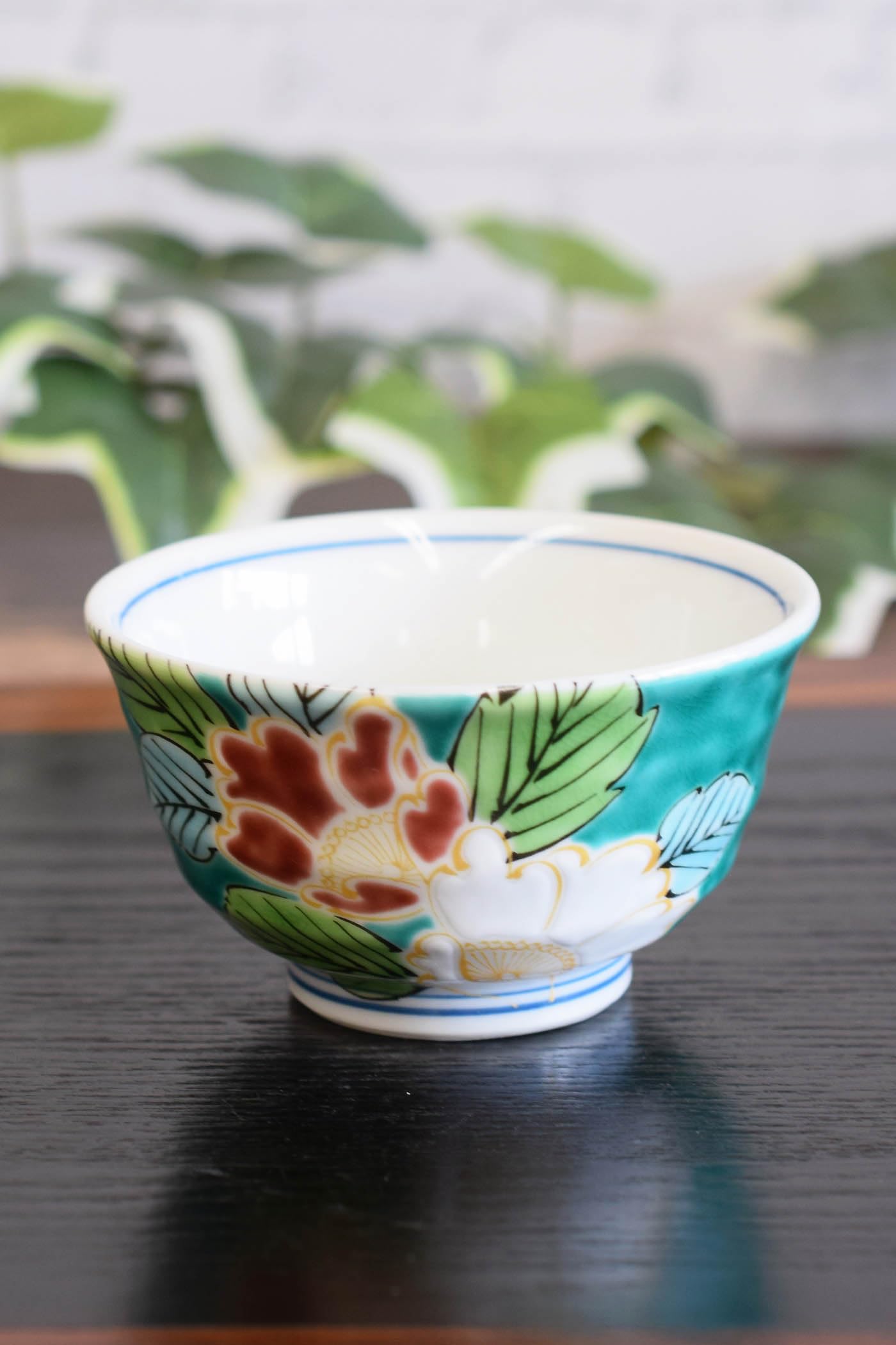Waza no Kura Stylish Kutani Ware Small Rice Bowl with Green Camellia Design, Ceramic, High-Quality Brand, Made in Japan, Perfect as a Birthday Gift
Waza no Kura Stylish Kutani Ware Small Rice Bowl with Green Camellia Design, Ceramic, High-Quality Brand, Made in Japan, Perfect as a Birthday Gift