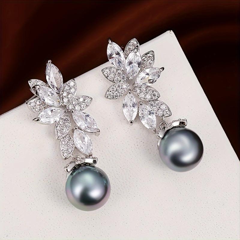 Luxurious Sparkling Zircon Leaf Imitation Pearl Pendant Earrings, Suitable As Aesthetic Zircon for Women s Wedding Banquets
Luxurious Sparkling Zircon Leaf Imitation Pearl Pendant Earrings, Suitable As Aesthetic Zircon for Women s Wedding Banquets