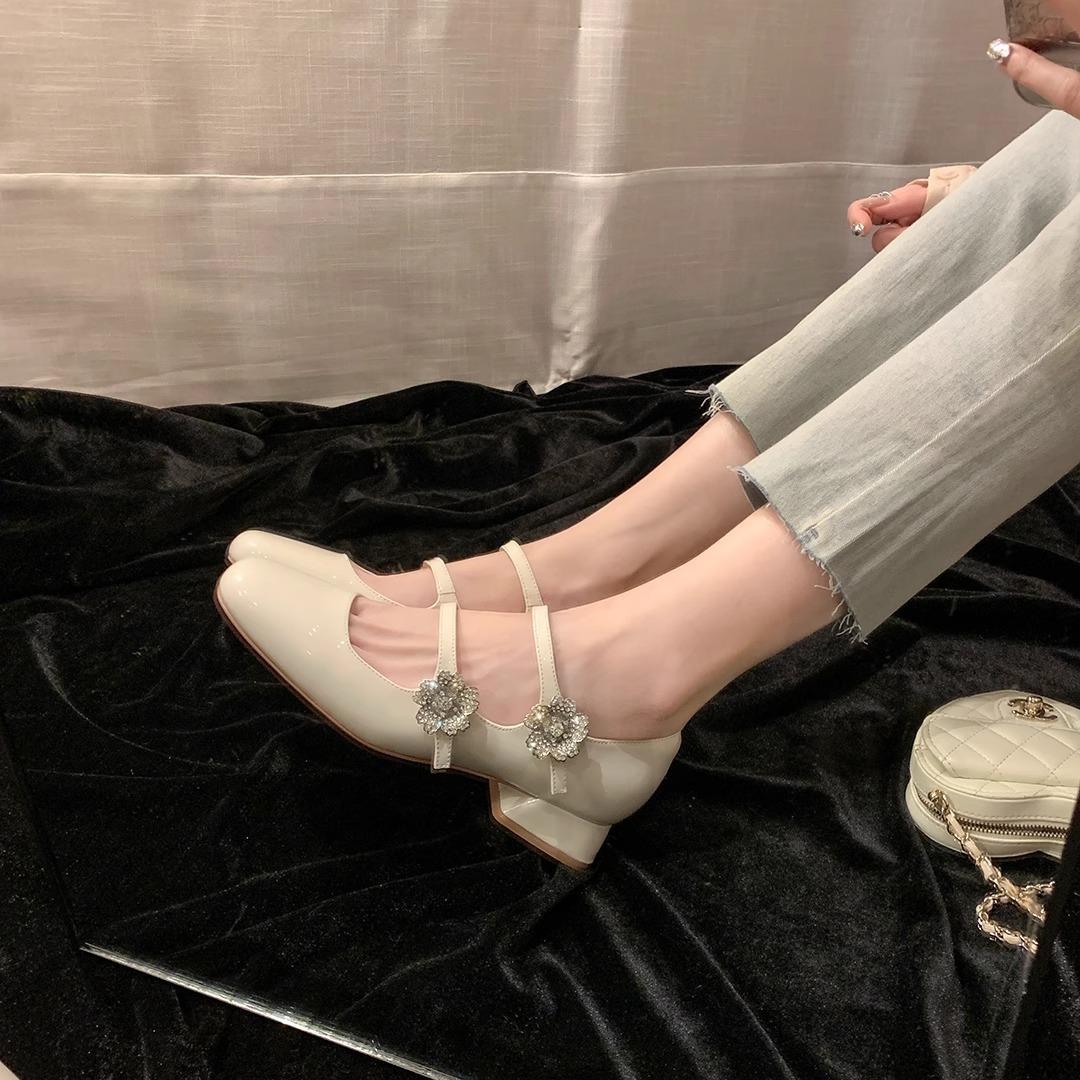Cowhide version~ Square head flower rhinestone high-heeled single shoes thick-heeled Mary Jane shoes women s wedding shoes 35
Cowhide version~ Square head flower rhinestone high-heeled single shoes thick-heeled Mary Jane shoes women s wedding shoes 35