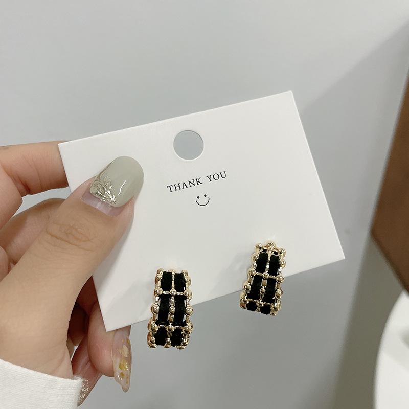 Ретро корейские и японские геометрические серьги C-образной формы с серебряными иглами S925 для женщин
Ретро корейские и японские геометрические серьги C-образной формы с серебряными иглами S925 для женщин