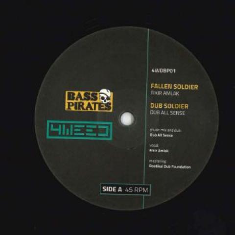12inch Record FIKIR AMLAK / IRON DUBZ - Fallen Soldier; Dub Soldier / Falle 4WDBP01 Bass Pirates/4W 2018 UK Reggae, Ska & Dub
12inch Record FIKIR AMLAK / IRON DUBZ - Fallen Soldier; Dub Soldier / Falle 4WDBP01 Bass Pirates/4W 2018 UK Reggae, Ska & Dub