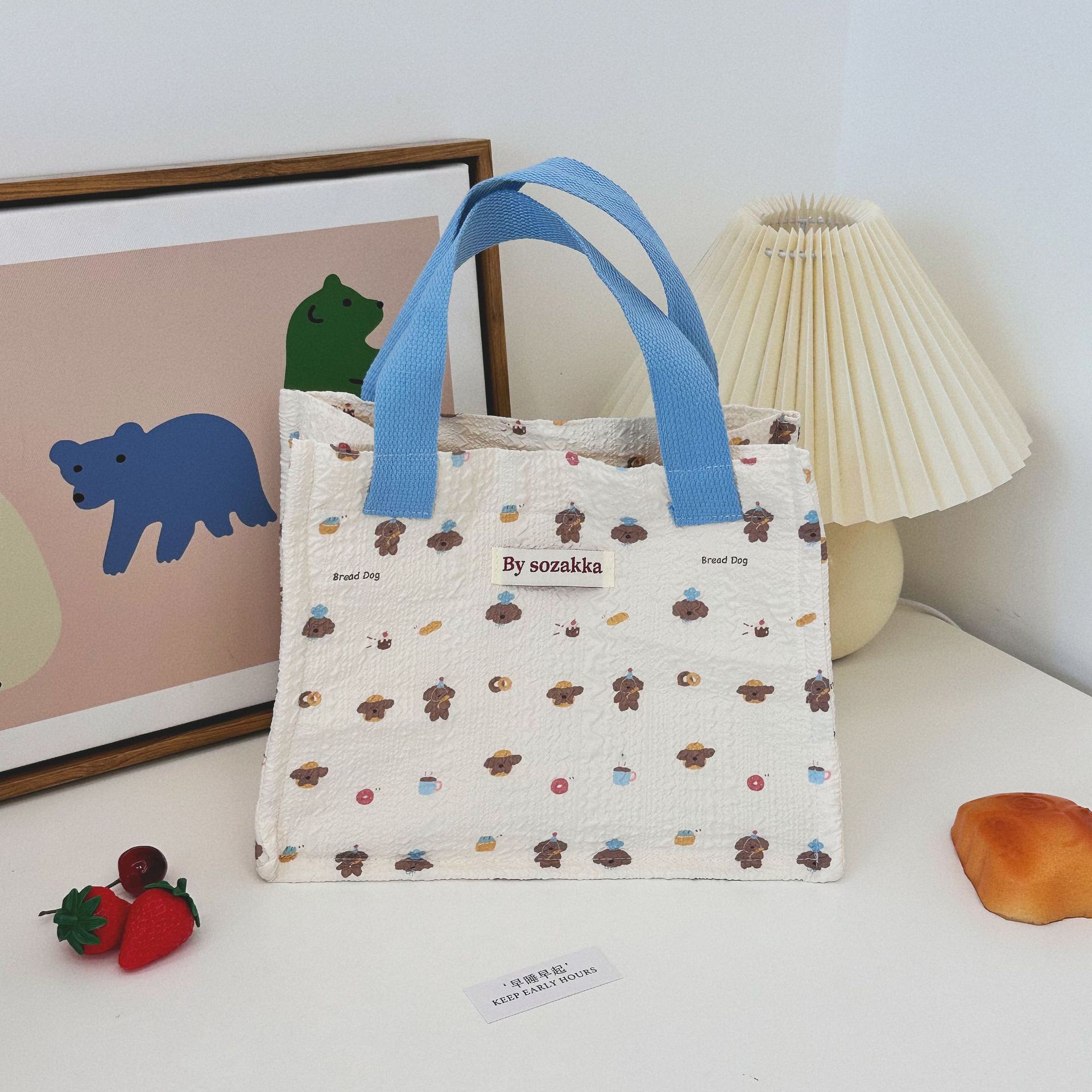 Сумка-ланч-бокс с тиснением, небольшая квадратная сумка для пикника, переносная сумка для мамы на работу, сумка для хранения закусок Bento
Сумка-ланч-бокс с тиснением, небольшая квадратная сумка для пикника, переносная сумка для мамы на работу, сумка для хранения закусок Bento