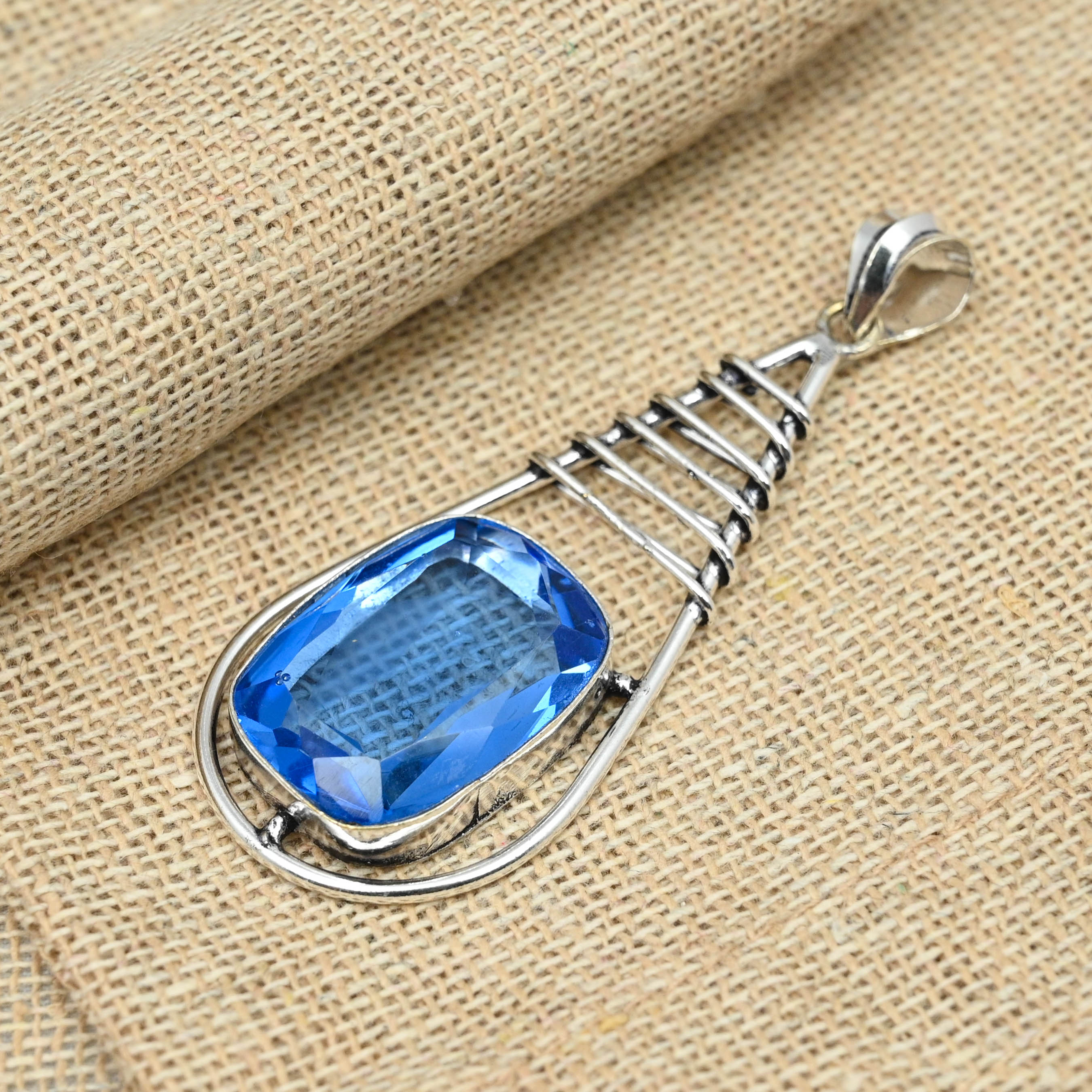 Танзанит Синий драгоценный камень Ювелирные изделия из стерлингового серебра 925 пробы Очаровательный кулон для женщин 2.75 Inches синий
Танзанит Синий драгоценный камень Ювелирные изделия из стерлингового серебра 925 пробы Очаровательный кулон для женщин 2.75 Inches синий